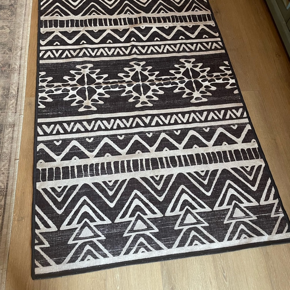 Geometric Black and White Area Ruggable Rug